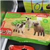 Image 4 : LOT OF NEW SCHLEICH FARMHOUSE PLAY SETS PACKAGING NOT IDEAL