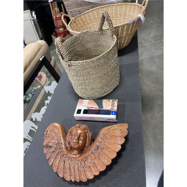 WOOD ANGEL HANGING, 2 BASKETS