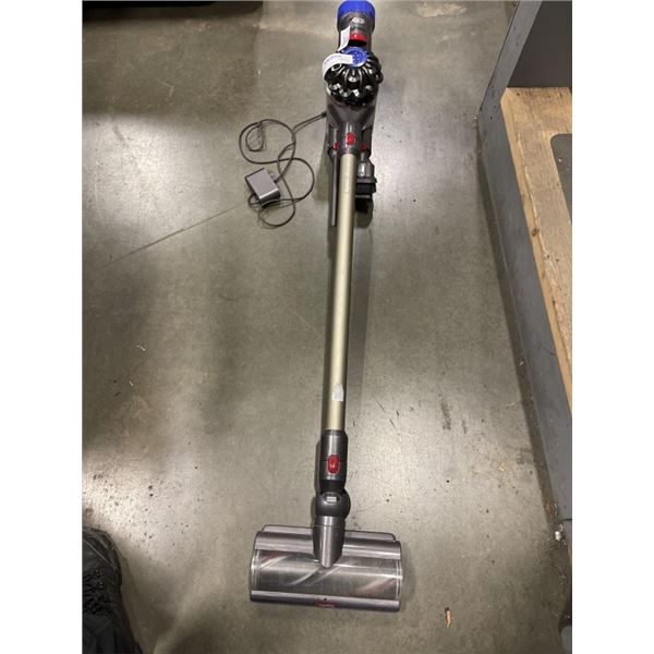 DYSON V8 ANIMAL CORDLESS STICK VACUUM - TESTED WORKING, RETAIL $599