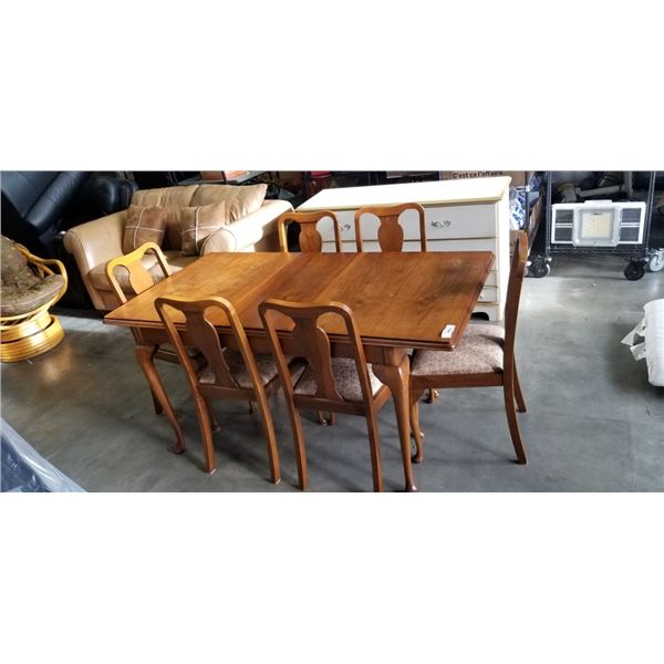 ANTIQUE QUEEN ANNE DINING TBALE AND 6 CHAIRS