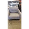 Image 2 : 3PC GREY COUCH SEAT - SOFA, LOVESEAT, ARM CHAIR