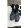 Image 2 : 2 SIZE 7 LADIES WINTER BOOTS - 1 NEW