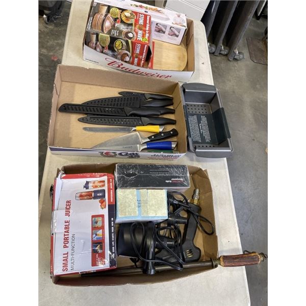 3 TRAYS OF ASSORTED HOUSEHOLD KITCHEN ITEMS