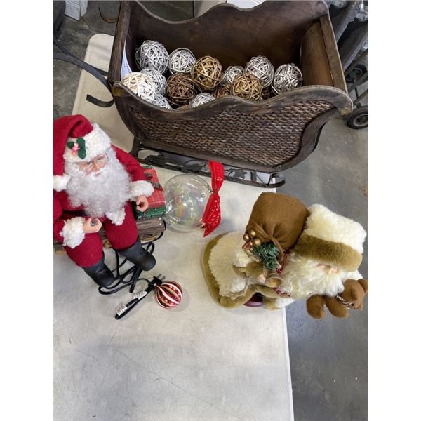 LOT OF CHRISTMAS DECOR