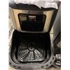 Image 2 : BELLAPRO 4QT AIR FRYER - TESTED WORKING, RETAIL $199