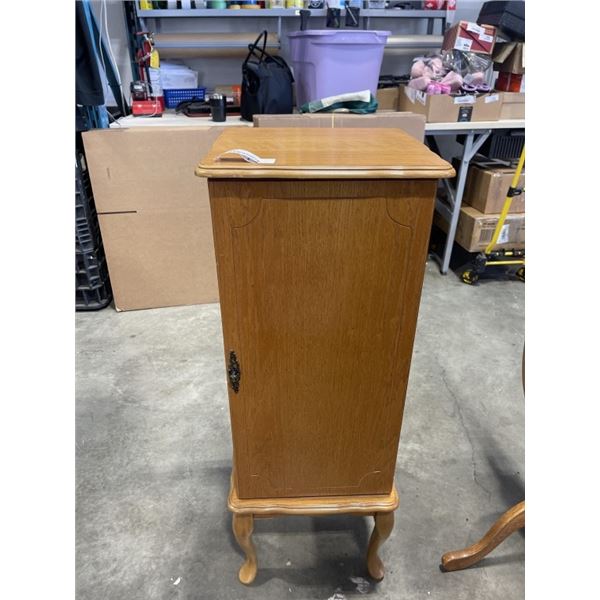 OAK JEWELLERY DISPLAY CABINET