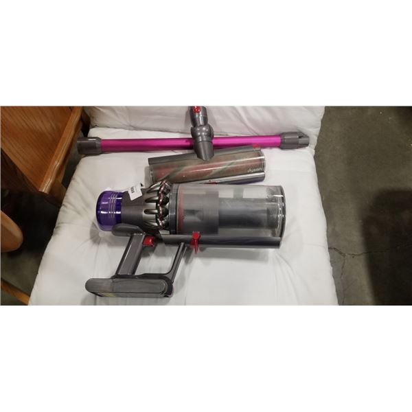 DYSON V11 OUTSIZE, TESTED WORKING WITH ACCESSORIES