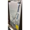 Image 8 : SAMSUNG 36 INCH FRIDGE - CLEAN AND WORKING