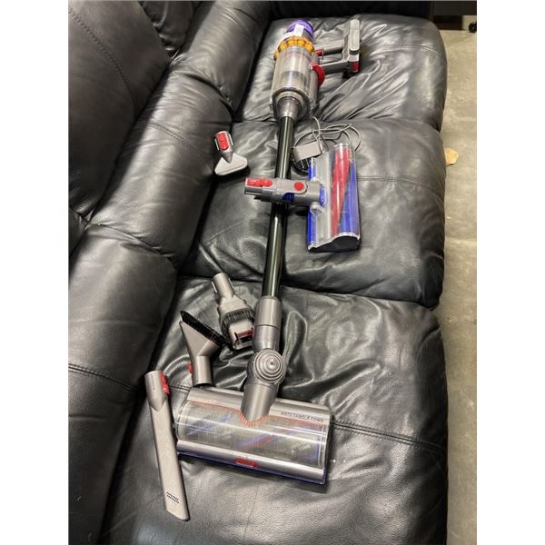 DYSON V15 DETECT CORDLESS STICK VACUUM - TESTED WORKING, RETAIL $999