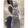 Image 3 : 5 BLACK PLASTIC STACKING CHAIRS