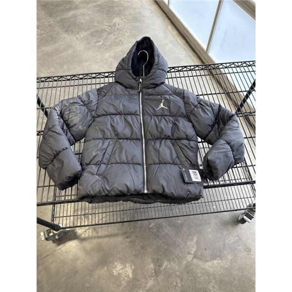 NEW JORDAN JUMPMAN YOUTH MEDIUM 10-12YRS BLACK PUFFY JACKET, RETAIL $136, HAS DIRT SCUFF FROM CARDBO