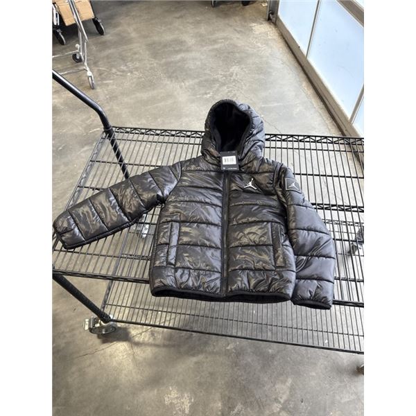 NEW NIKE JORDAN JUMPAN YOUTH 6-7YR SIZE 7 BLACK PUFFY JACKET, RETAIL $115, HAS TEAR IN FRONT, SEE PI