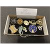Image 1 : 10 ASSORTED VITAGE BROACHES