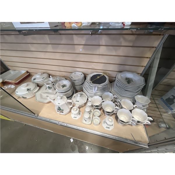 LARGE COLLECTION OF CHRISTMASTIME CHINA