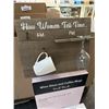 Image 2 : HOW WOMEN TELL TIME AM / PM  WALL RACK GIFT SET, WITH RACK, 2 WINE GLASSES AND 2 WHITE CERAMIC MUGS,