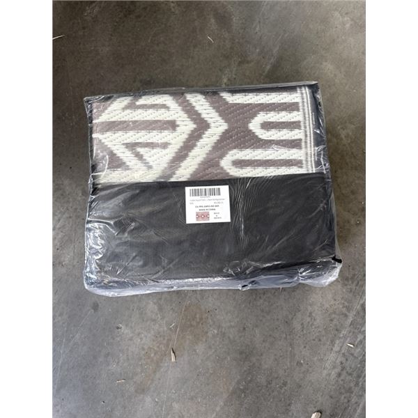 NEW 6X9FT BEIGE AND BROWN REVERSIBLE WATERPROOF OUTDOOR / CAMPING / PICNIC CARPET IN ZIPPERED BAG