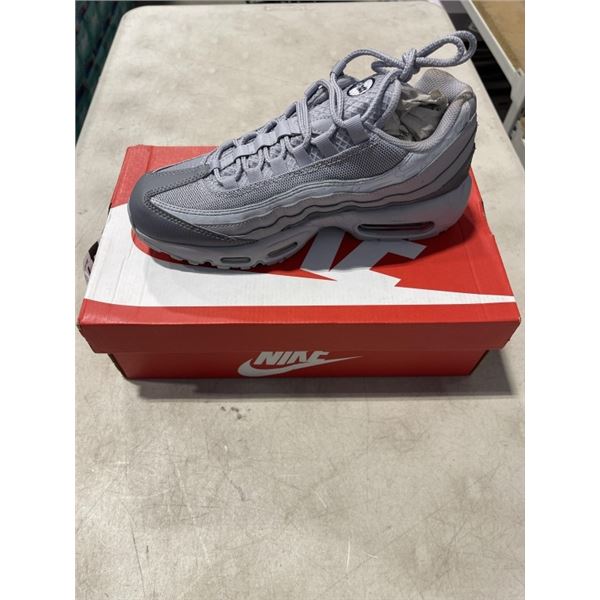 NEW NIKE AIR MAX 95 WOLF GREY / MIDNIGHT NAVY SIZE US MENS 7.5, WOMENS 9