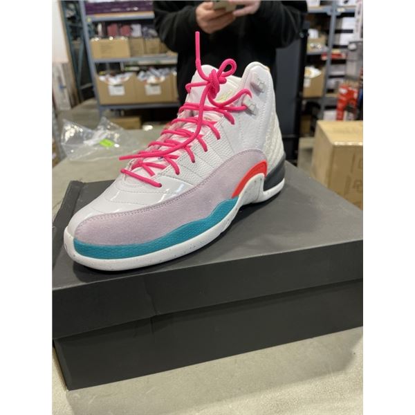 NEW NIKE AIR JORDAN 12 RETRO WHITE  / VAPOR GREEN SIZE US 6.5Y