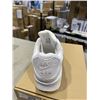 Image 3 : NEW PAIR OF WOMENS AIR MAX 90 WHITE SIZE WOMENS 8.5