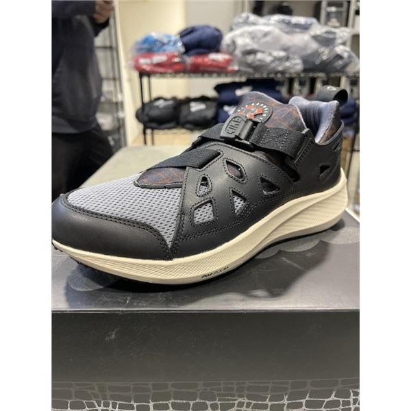 NEW NIKE AIR HUARACHE 20Y24 / PATTA SIZE US MENS 8, WOMENS 9.5