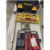 Image 1 : FLOOR JACK, HYDRAULIC CYLINDER JACK AND TOOL BOX WITH CONTENTS