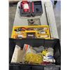 Image 2 : FLOOR JACK, HYDRAULIC CYLINDER JACK AND TOOL BOX WITH CONTENTS