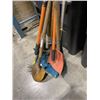 Image 3 : BUNDLE OF ASSORTED GARDEN TOOLS