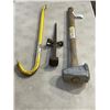 Image 2 : 24 INCH SLEDGE MAUL WITH STAMP, PRYBAR AND SPIKE