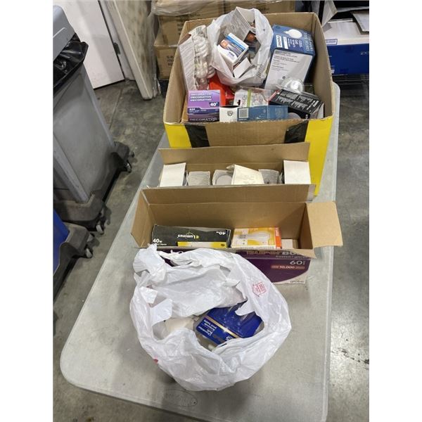 BOX OF ASSORTED LIGHT BULBS