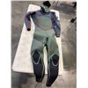 Image 1 : SIZE SMALL HOODED WET SUIT