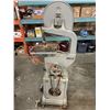 Image 2 : DELTA  ROCKWELL COMMERCIAL BAND SAW ON ROLLING STAND