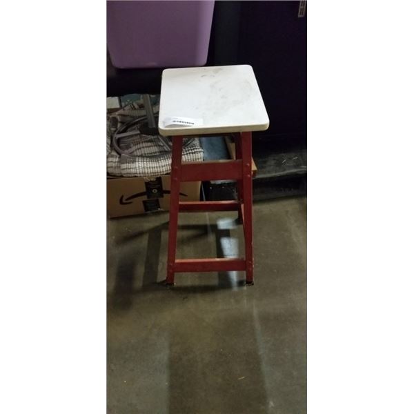 SHOP STAND / STOOL