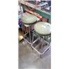 Image 1 : 2 RETRO BAR STOOLS