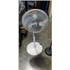 Image 2 : AIR KING FLOOR FAN AND MICROPHONE STAND