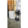 Image 1 : PLASTIC FOLDING TABLE AND FLOOR FAN