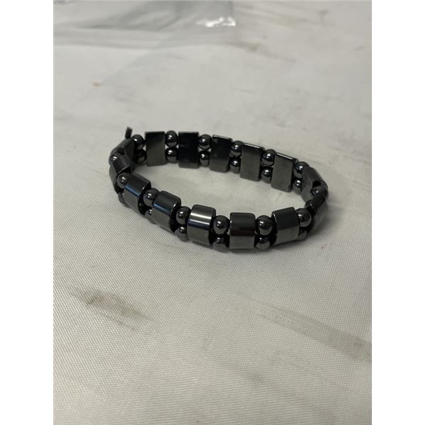 BLACK ALASKAN DIAMOND HEMETITE STONE LINKS STRETCH BRACELET