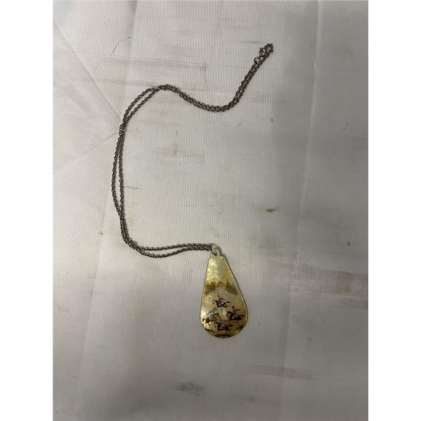 VINTAGE PERSIAN HAND PAINTED MOTHER OF PEARL SHELL PENDANT W/ CHAIN NECKLACE