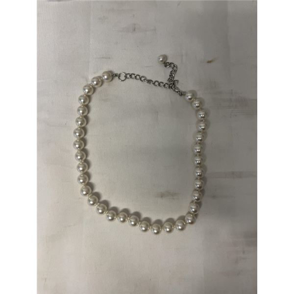 VINTAGE HAND KNOTTED LARGE PEARLS NECKLACE