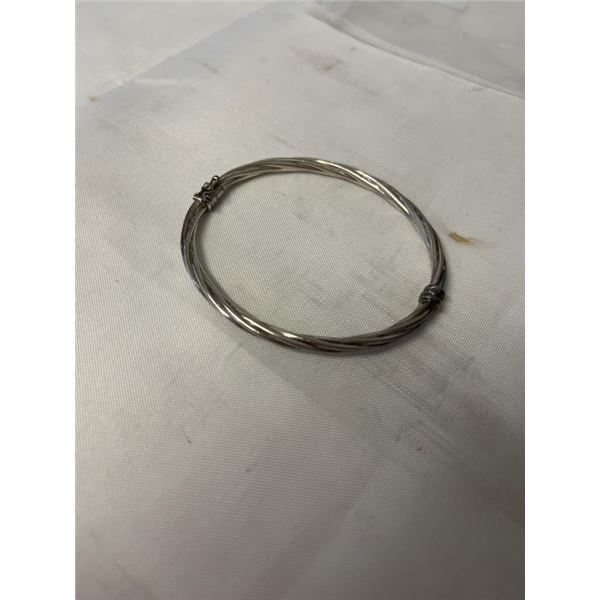 STERLING SILVER TWISTED DESIGN HINGED BANGLE MARKED 925 AND HALLMARKS W/ SAFETY LOCK