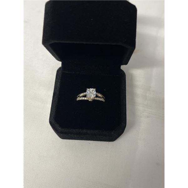 NEW 14K GOLD PLATED 1.0CT CUSHION CUT SIMULATED DIAMOND (CZ) CHANNEL RING, SIZE 6