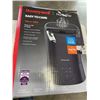 Image 3 : HONEYWELL HUMIDIFIER AND SALTON HOT PLATE