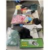 Image 1 : TOTE OF PROFESSIONAL DELUXE CARD SHOE, NETTING AND MORE