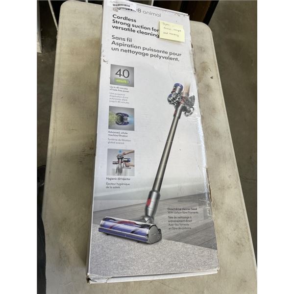 DYSON V8 ANIMAL CORDLESS VACUUM - W/ BOX CHARGED AND WORKING
