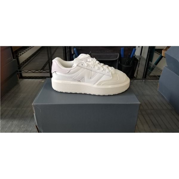 NEW PAIR OF NEW BALANCE CT302 WHITE PURPLE SHOES SIZE WOMENS 6.5, MENS 5
