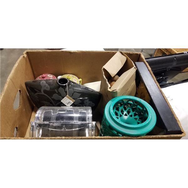 LOT OF ESTATE GOODS - VASE, SUNGLASS DISPLAY, TEACUPS, CLOCK, ETC