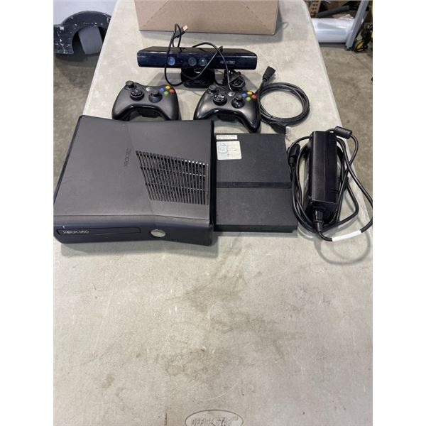 XBOX 360 GAMING CONSOLE W/ ACCESSORIES - WORKING