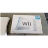 Image 2 : WII CONSOLE AND AND GAME BOARD