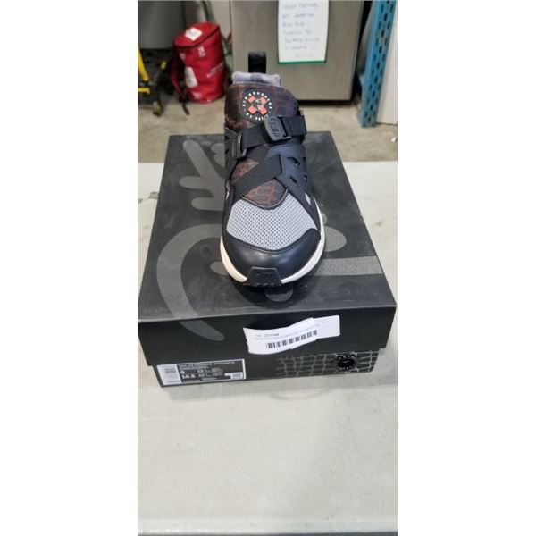 NEW NIKE AIR HUARACHE 20Y24/PATTA SIZE US MENS 9