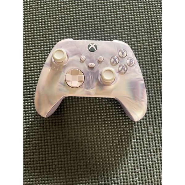 XBOX WIRELESS CONTROLLER - TESTED WORKING, RETAIL $79