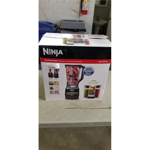 NINJA PROFESSIONAL 1100 W BLENDER SYSTEM WORKING